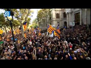 Baño de masas de Artur Mas al acudir a declarar al TSJC