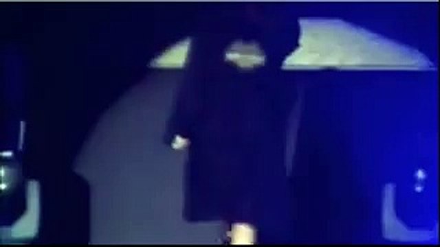 Laura Pausini: sotto il vestito niente