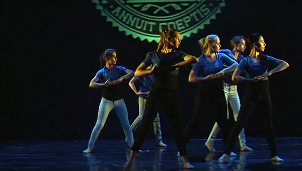 Groupe Intermédiaires - Salomé Danse - Extrait spectacle " les murs murent "