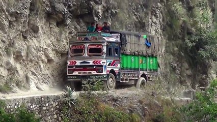 A dangerous road (Nepal)