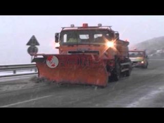 Qarku i Kukësit: Rrezikojmë të izolohemi nga bora - Ora News