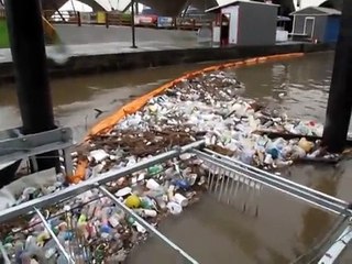 Une roue à eau qui nettoie les rivières et retire les déchets de l'eau!