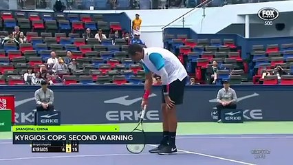 Shanghai Masters - Nick Kyrgios frappe en direction du juge de ligne et se prend un avertissement