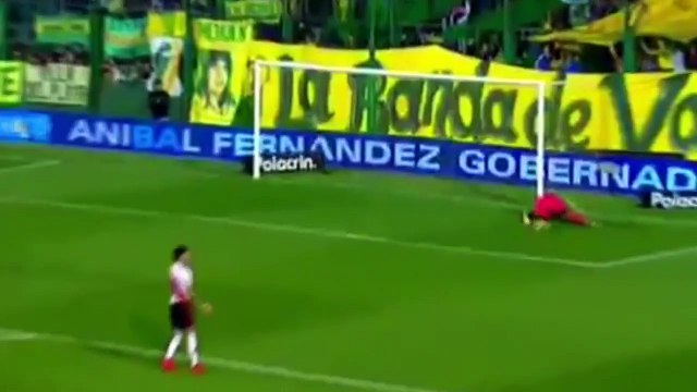 Il marque et transperce les filets !