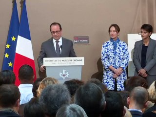 Hollande célèbre "l'unité et la diversité" de l'espèce au musée de l'Homme