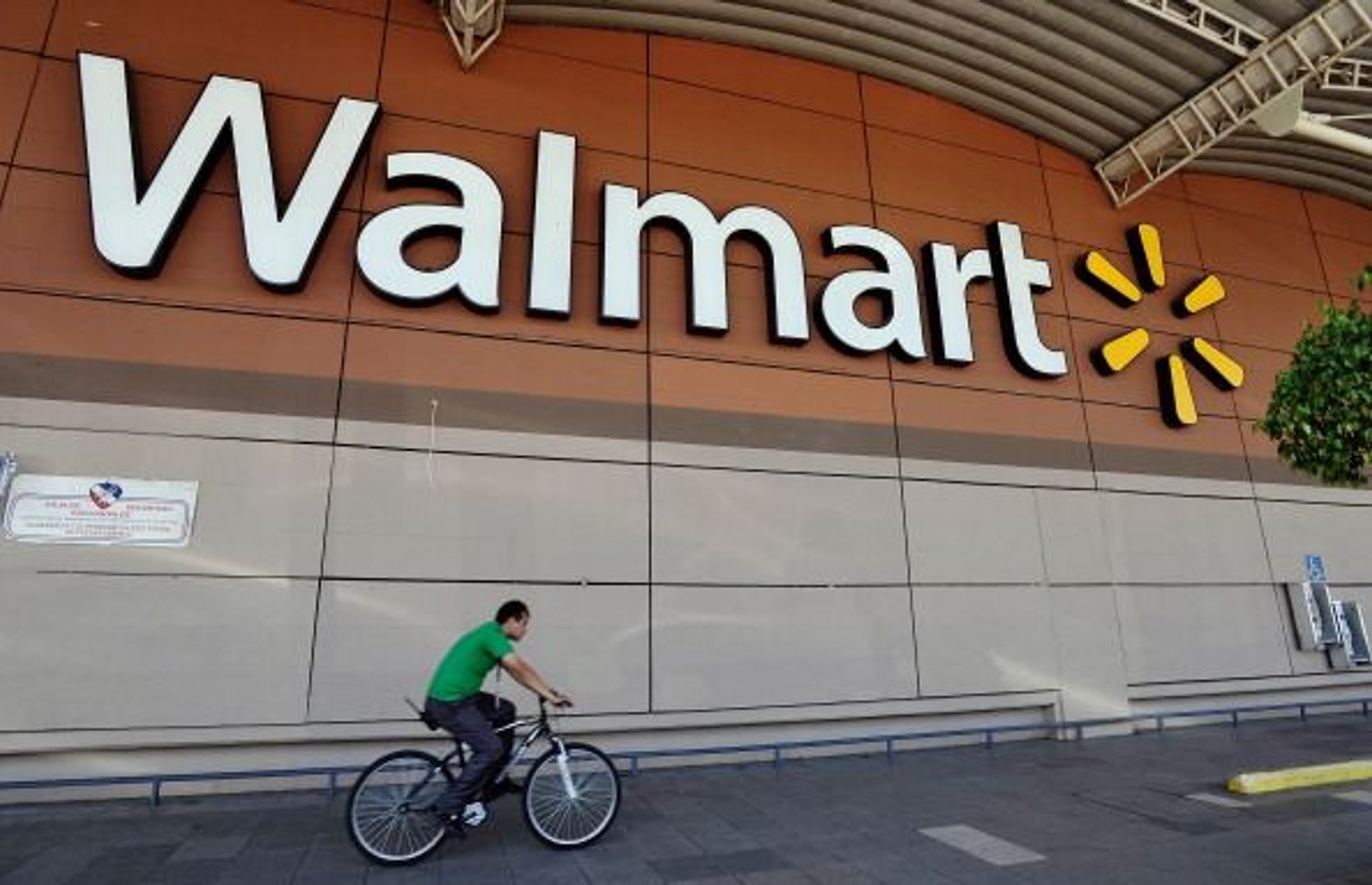 ⁣Wal-Mart Takes Page From Jeff Bezos Playbook: Investors Can Wait