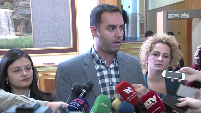 Prishtinë, opozita sërish gjuan gaz lotsjellës në seancë