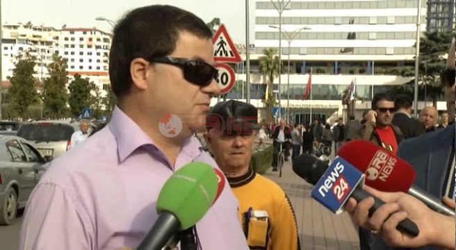 Dita e shkopit të bardhë, Të verbërit kërkojnë më shumë vëmendje: Hidhini sytë edhe nga ne- Ora News