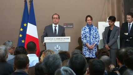 Hollande célèbre "l'unité et la diversité" de l'espèce au musée de l'Homme