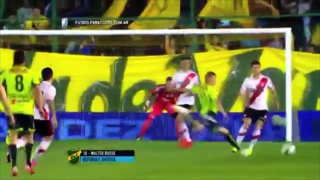 Zap Foot du 15 octobre : Il marque sur une touche acrobatique, l'entraînement original du FC Metz, Gionvico s'amuse en MLS, il transperce les filets en marquant.