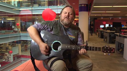 An American Sings Dil Dil Pakistan