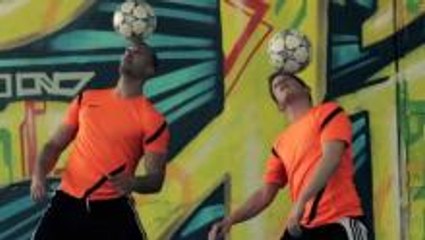 Dual Freestyle - The Football Entertainers