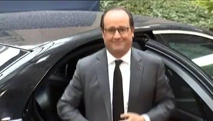 Hollande "tout à fait solidaire de madame Merkel" sur l'accueil des réfugiés à l'extérieur de l'UE