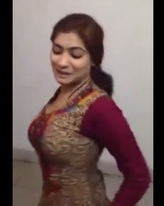 Best Ever Hot Dance by Pakistani Girl: Baby Doll Mai Sone Di