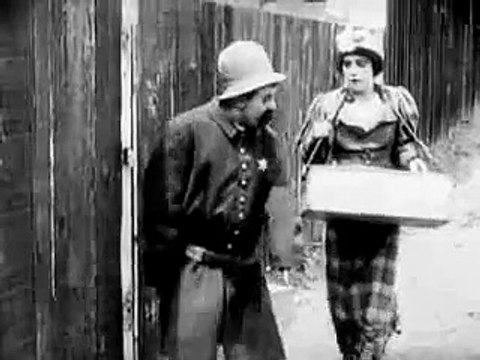 Mabel's Busy Day (1914, Charlie Chaplin)