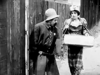 Mabel's Busy Day (1914, Charlie Chaplin)