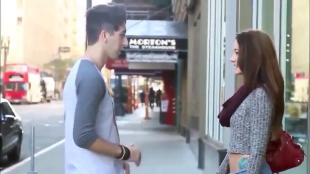 pegadinha beijando mulheres Super gatas Beijos com pegada best Kissing Pranks HQ