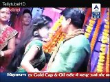 Diya Aur Baati Hum - Sandhya ki Haldi Mein Lalima ne Milayi Behoshi ki Dava jis se Sandhya hui Dance Karte Hue Behosh - 15 October 2015