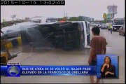 Bus de línea 65 se volcó al bajar páso elevado en la Francisco de Orellana