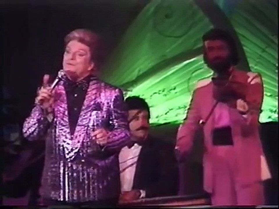 Zeki Müren-Hayriye & Sönmez Artık & Dane Dane Benleri Var (Yılbaşı Konseri Final)