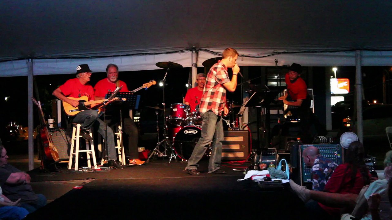 Brooke Wright & the Katz perform 'Hound Dog' Elvis Week 2015