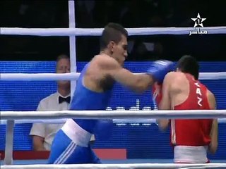 شاهد لحظة إعلان فوز البطل المغربي الملاكم محمد ربيعي في الجولة الثالثة