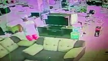 Homem furta TV de 43 polegadas em loja na Glória