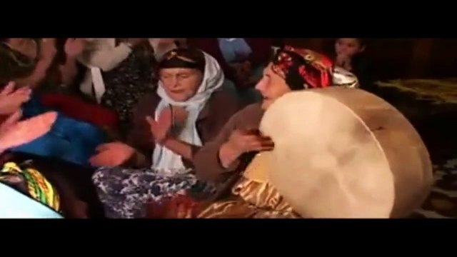 La Fête au village leur voix et leur chants est la musique de l'âme.elle fait danser