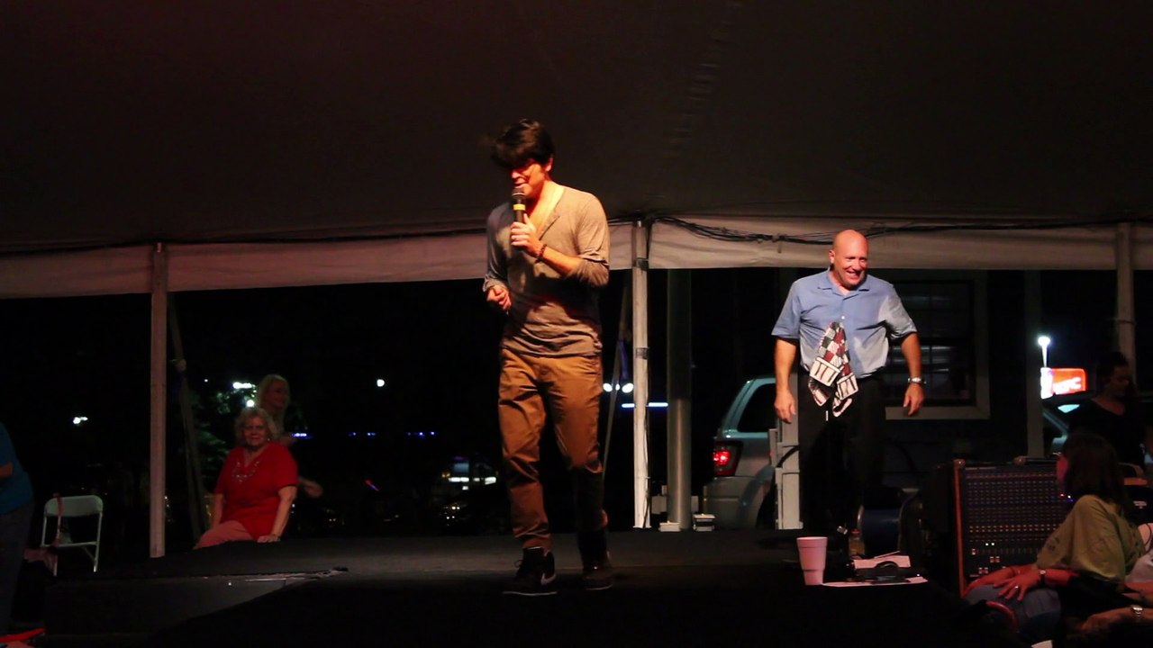 Dean Z sings the Buddy Holly song 'Peggy Sue' Elvis Week 2015