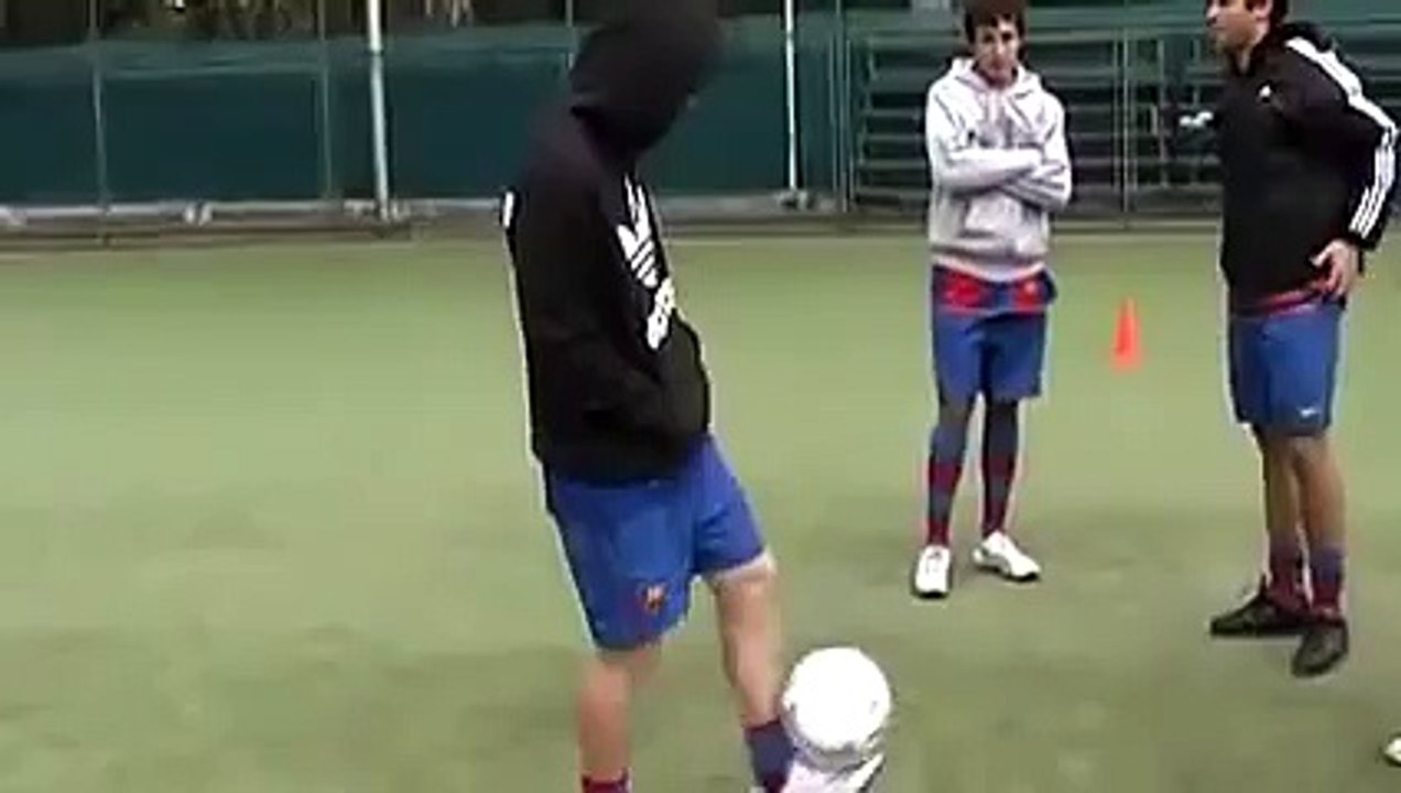 Lionel Messi Amazing Trick