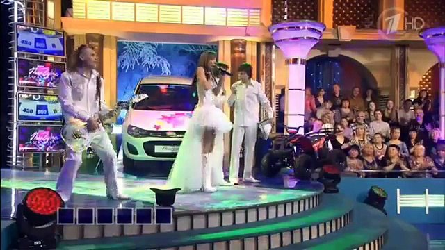 Красивая девушка на «Поле чудес»