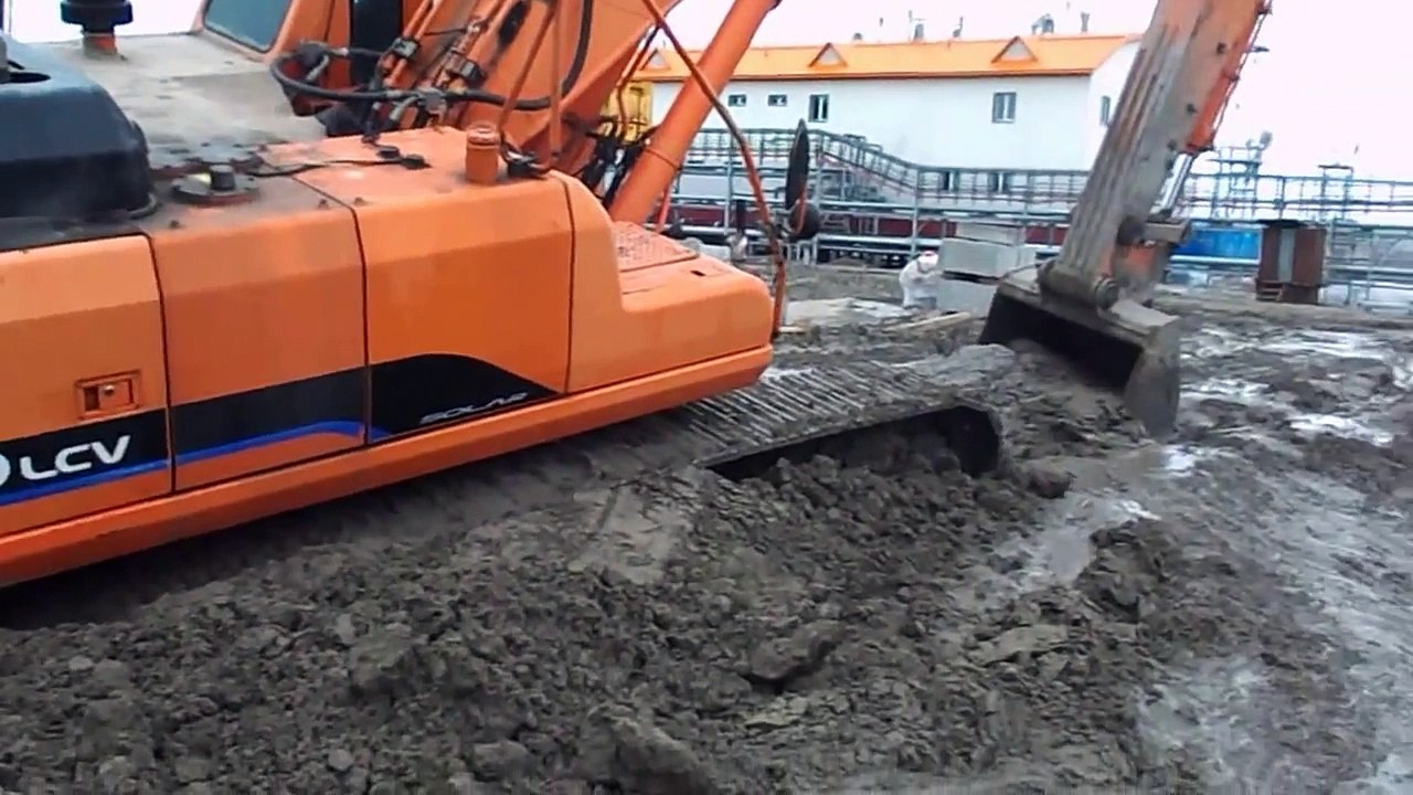 crazy excavator operator, funny excavator videos, excavator stuck in mud
