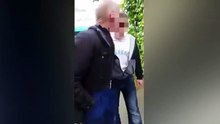 Un vieux qui exhibe ses parties intimes à des enfants
