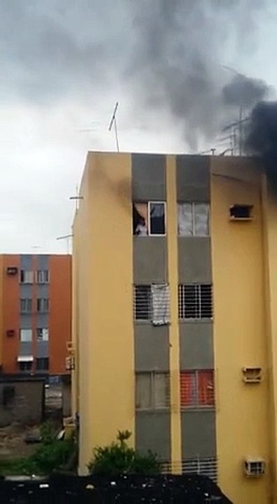 Un homme saute du 3ème étage pour échapper à un incendie!