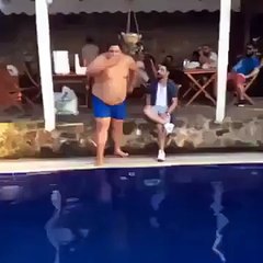 50 Kişi Üst Üste Çıkıp Havuza Atlarsa Nolur