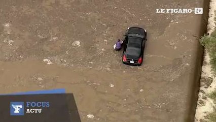 Des centaines de véhicules bloqués après des inondations au nord de Los Angeles