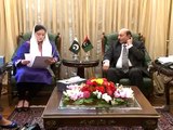 Watch How CM Sindh Qaim Ali Shah Sitting In Front of Asifa Bhutto