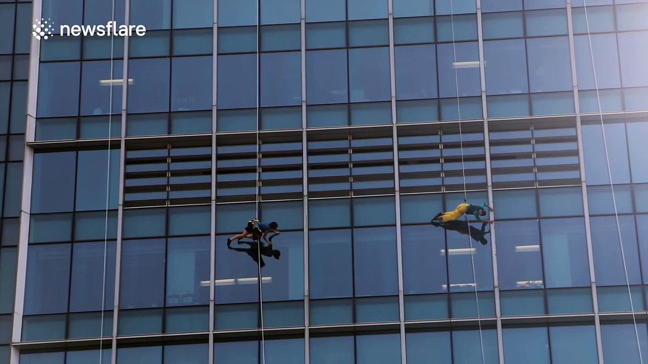 US dancers open Shanghai Art Festival with impressive sky ballet