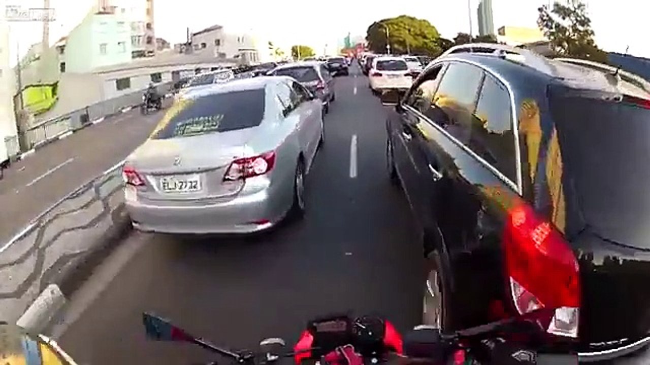 Slalom mozzafiato in moto