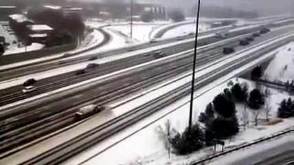 Strada innevata? nessun problema, a Toronto hanno l'esercito degli spazzaneve