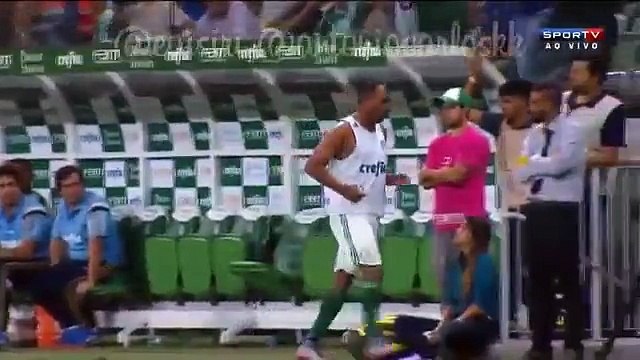 Alecsandro do Palmeiras discute com adeptos