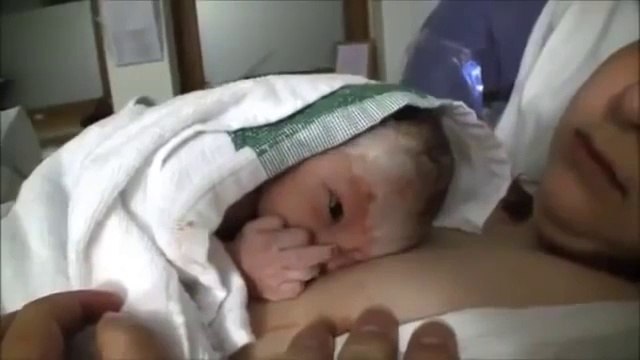 Ребенку 15 мин отроду, КРУТО поздоровался с папой )