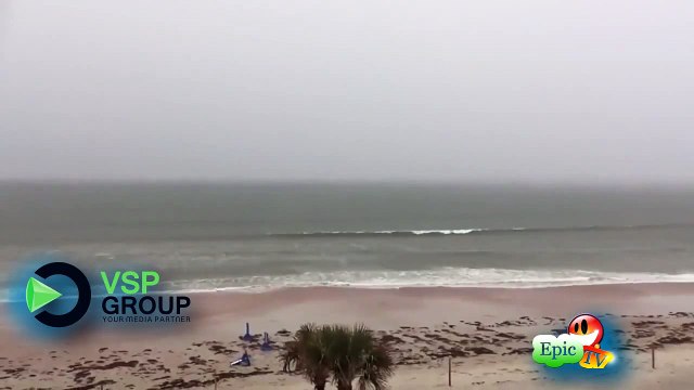 Вот почему не стоит купаться в дождь