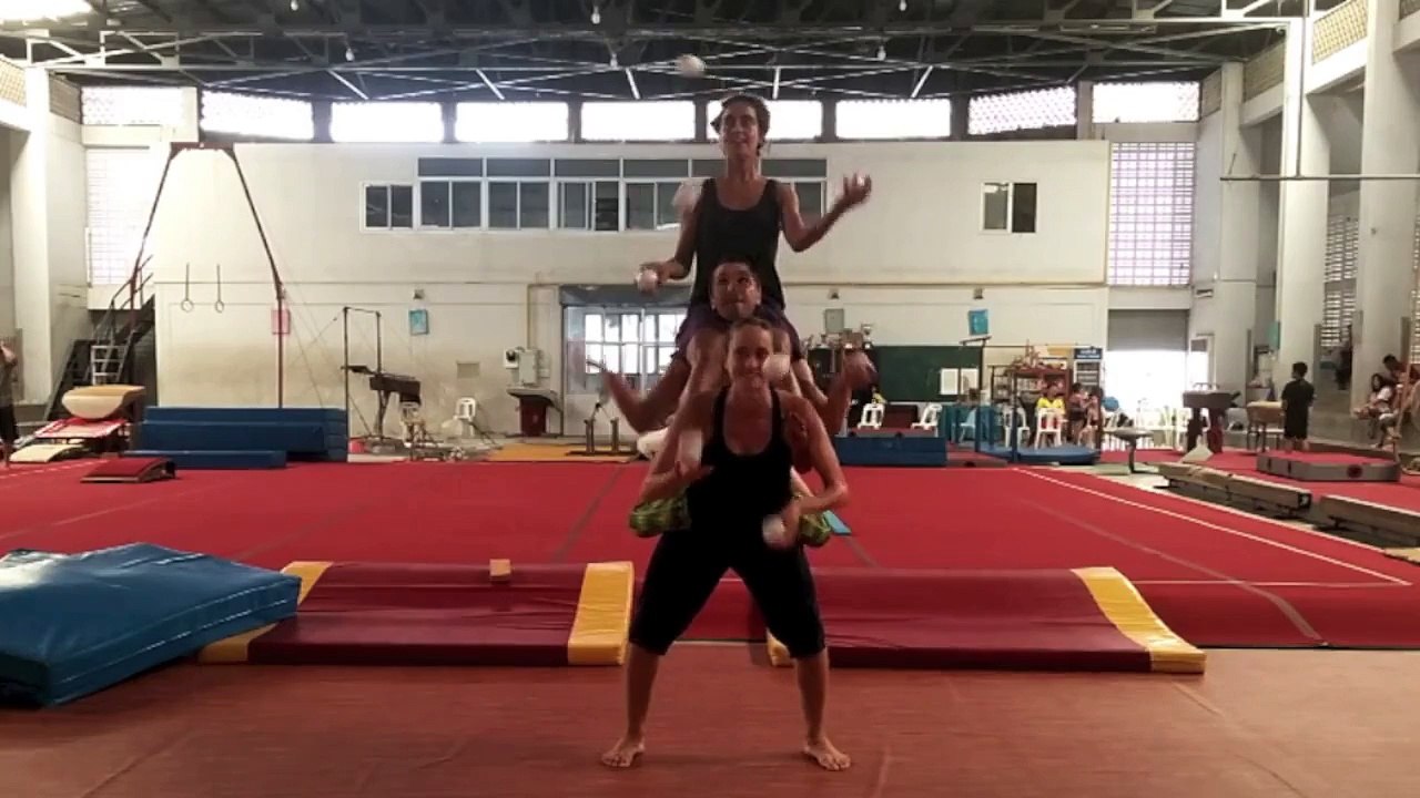 4 Person Juggle