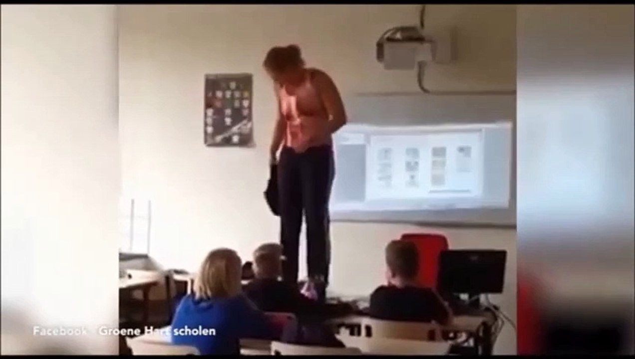 Cô giáo "lột đồ" trước mặt học sinh để dạy sinh học