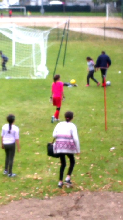 Marion (gardienne des U13 à l'entraînement
