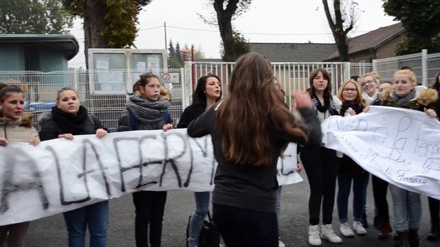 Manifestation des lycéens contre la fermeture du lycée Mendès-France à Barlin