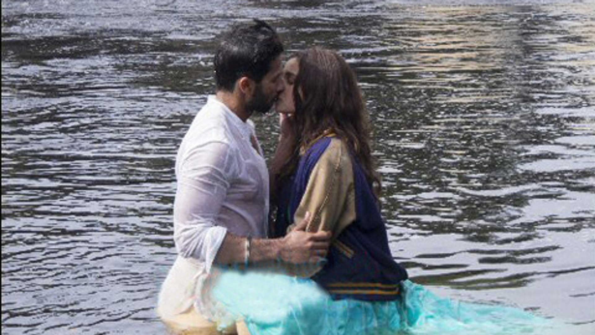 Alia Bhatt Hot Sex Video - Alia Bhatt and Shahid Kapoor HOT & STEAMY KISS in Shaandaar - video  Dailymotion