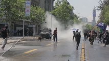 Piedras contra cañones de agua en la protesta de la CONFECH