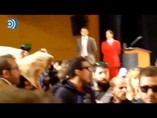 Un grupo de radicales ha tratado de reventar un acto de Felipe González